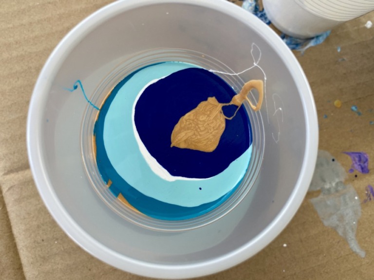 How To Do Acrylic Pouring - Step By Step Tutorial For Beginners